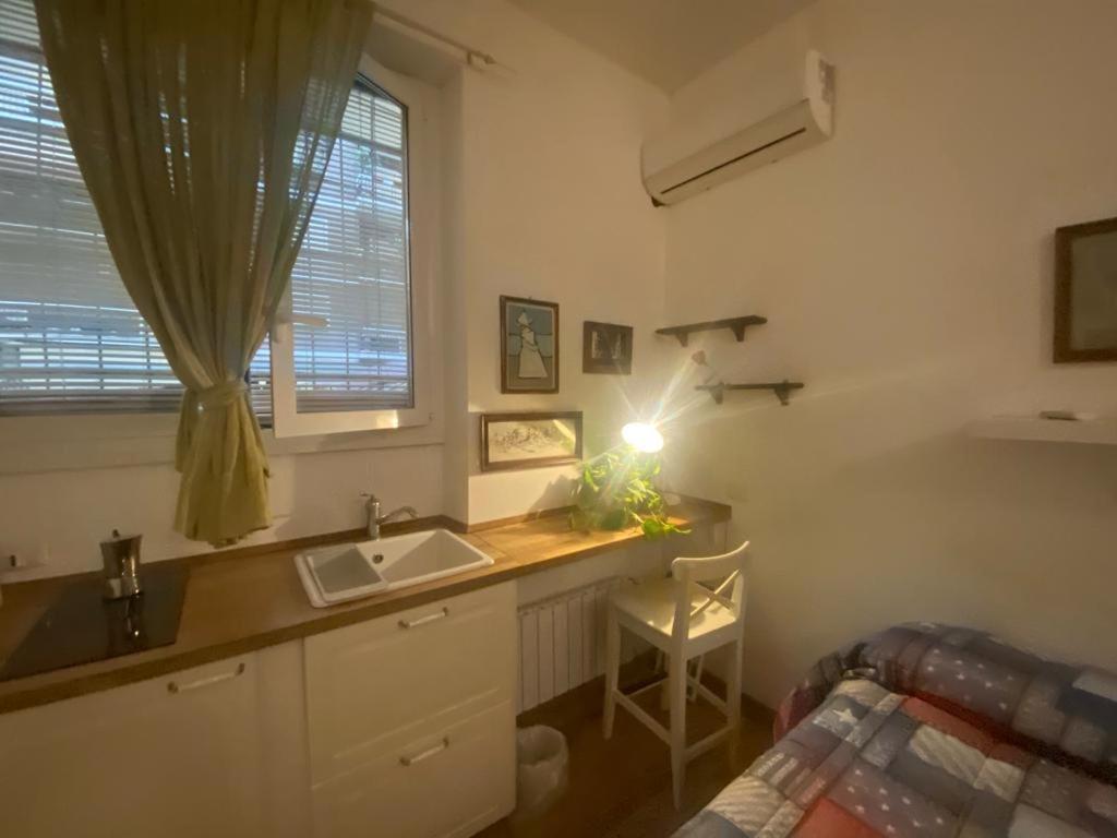 Piccolo E Indipendente A Garbatella Apartment Rome Bagian luar foto